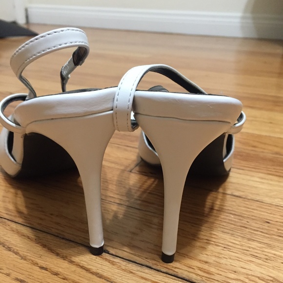 Closed Toe Heel - Picture 3 of 4